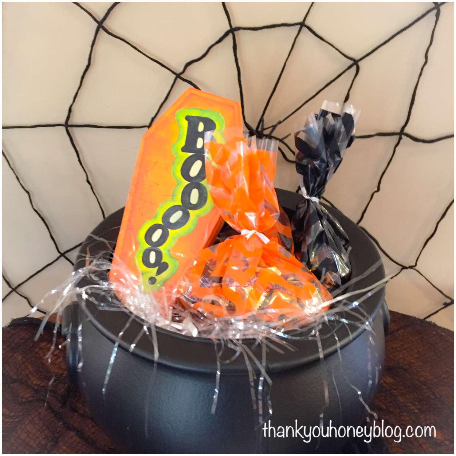 Creepy Crawly BOO’ing Cauldron & Spooky Spiders Treats #BOOItForward #ad