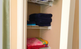 How to Organize the Linen Closet #ZiplocSavesSpace {ad}